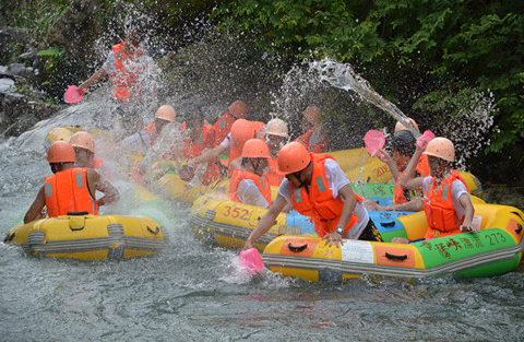 HTL marketinški timovi imali prekrasan Dvodnevni rafting izlet u Qingyuanu