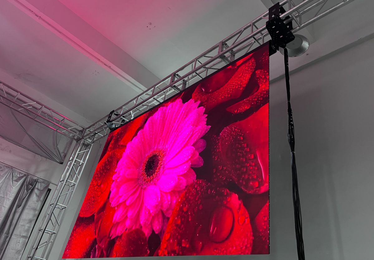 Innovative foldable roll up led displays for dance floor and hanging