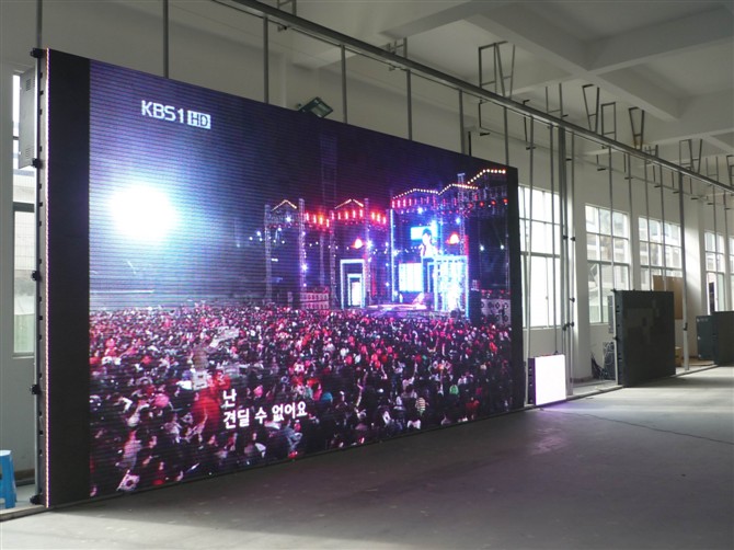 Retailers are taking advantage of  LED signage and display for festive season promotion